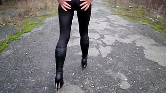 Leggings Y Botas Ajustadas Para Tu Placer