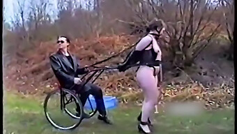 Lesbische Bdsm Training Voor Ponygirl Slaven