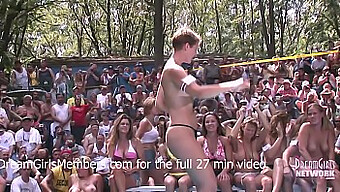 Súťaž V Bikinách V Naturistickom Rezorte Preberá Kontrolu Bez Zábran Exhibicionizmu