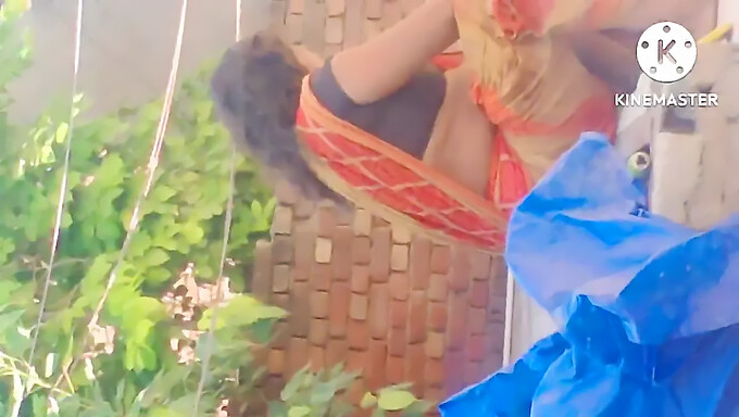 Desi Tante'S Hete Seksvideo Met Een Jong Stel